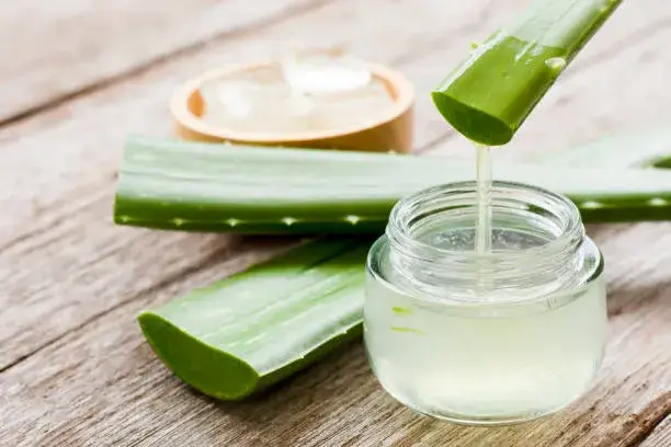 how to use aloe vera for pimples and dark spots