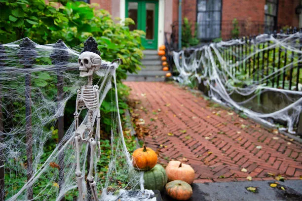 creepy halloween decorations