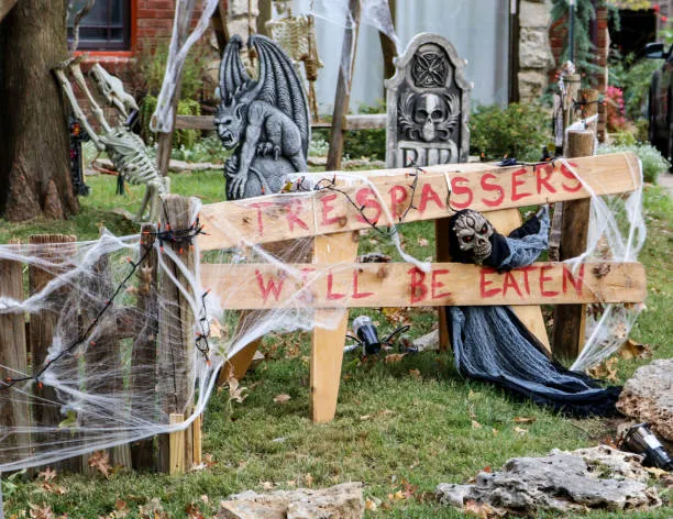 creepy halloween decorations